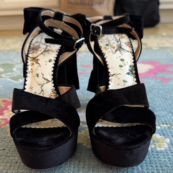 Antonio Melani by Nicola Bathie Black Velvet Heels with Bow - Picture 5 of 8